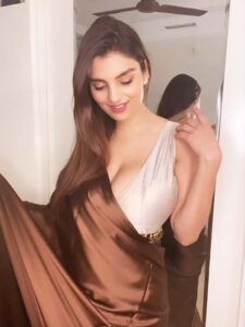 Anveshi Jain hot Indian bhabhi photo in brown saree – sexy bhabhi stylish look
