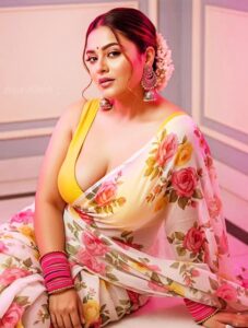 Hot cute Indian bhabhi photo in floral saree showing her beautiful figure.