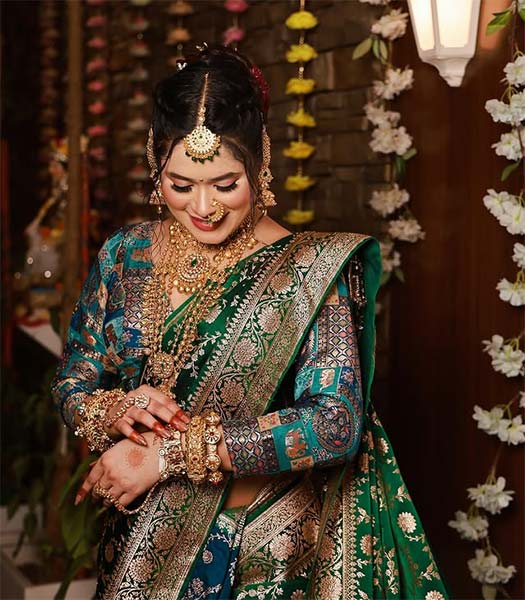 Maharashtrian bride in green Nauvari saree with gold jewellery and nath