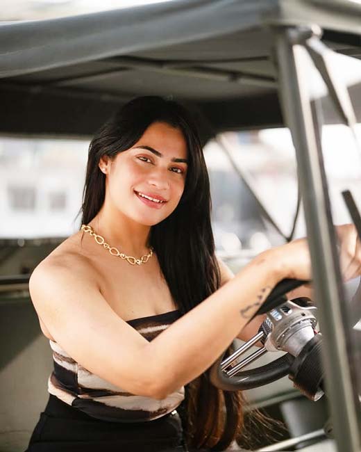 Kritika Malik Indian bhabhi photo sitting in car with stylish look