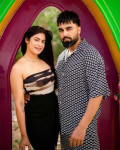 Kritika Malik with Armaan Malik posing together – Indian desi bhabhi photo