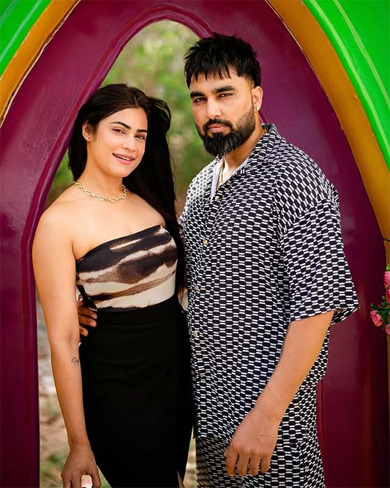 Kritika Malik with Armaan Malik posing together – Indian desi bhabhi photo