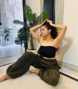 Beautiful Indian bhabhi Rachna fitness look | Indian desi bhabhi photo